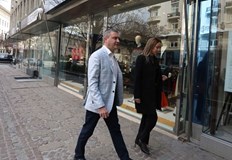 Бившият финансов министър бе придружен от адвокат Станислава Каракушева В 15 45 часа в прокуратурата пристигна на разпит и бившият финансов