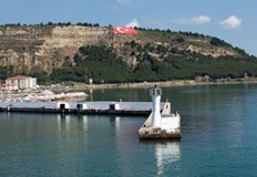 Корабът Гелиболу е натоварен с желязоКораб плаващ под флага на