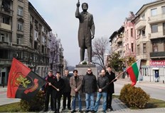 Патриотите поднесоха цветя пред паметника на революционера в началото на бул