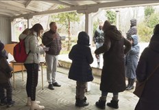 Част от хотелите са издали предупреждение че хората без временен