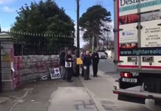 Мъж е бил арестуван след като умишлено се е врязал