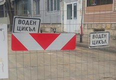 Изкоп по средата на кръстовището на Олимп затруднява движението от