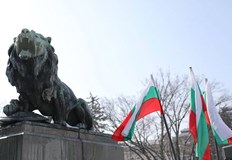 На Мартенския базар на площада в центъра на Русе вече се продават