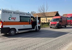 ТИР с турска регистрация се удря в движещ се пред него