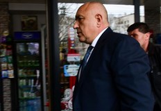 С близо половин час по рано от предвиденото бившият премиер и