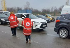БЧК разкри подкрепителен пункт на ГКПП Дунав мост при Русе Доброволци раздават