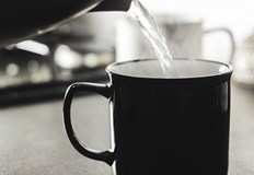 Ако започнете деня си като изпиете чаша чиста топла вода мастните