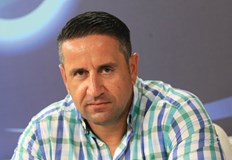 Това че г н Петков се усмихва е признак на нервност