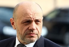 Владислав Горанов и Севдалина Арнаудова наистина са арестувани Менда Стоянова не е Това каза Томислав Дончев пред докато пред ГДНП се събират симпатизанти на