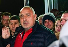 Европрокуратурата пък обяви че разследва твърдения за измами с евросредства