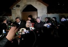 Десетина служители на Националната полиция са в къщата в Банкя