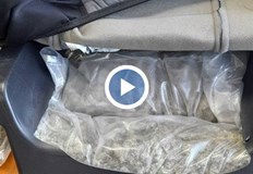 Митнически служители откриха 14 5 кг марихуана при проверки на два