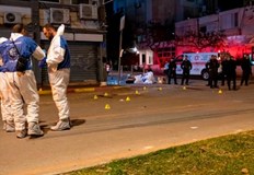 Нападател първо е стрелял към балконите на апартаменти в предградието