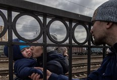 Стотици жени и деца от украинските градове Буча и Ипрен