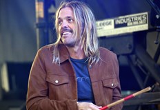 Барабанистът на американската рок група Foo Fighters Тейлър Хокинс почина