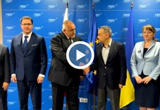 Това шикалкавене на парвителството не ми харесва Държат се все