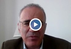 Гари Каспаров е човек легенда Той е най младият световен шампион по