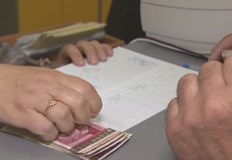 Пенсиите и заплатите в размер до 710 лева няма да
