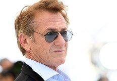 Холивудската звезда снима филм за руската инвазия и в началото на