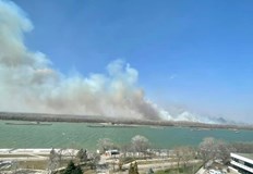 Голям пожар в съседна Румъния задими централните части на Русе Какво