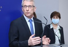 Министърът отговаря на депутатски въпроси в Комисията по образованиеМинистърът на