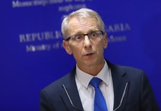 Кога ще отпадне тестването за COVID на учениците e решение