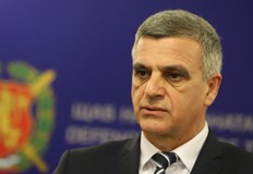 Разбрах за освобождаването си от съобщение каза бившият военен министърНе