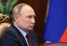 Призовават го да продължи преговорите с УкрайнаКанцлерът на Германия Олаф Шолц и френският президент Еманюел