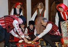 Утре празнуваме Сирни Заговезни Това e празник на всеобщото опрощение на възстановяването