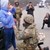 Украински войник обискира приятелката си, за да ѝ предложи брак