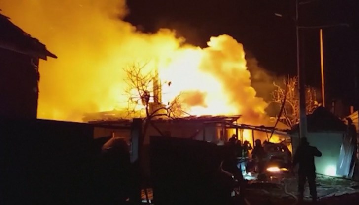 Според информация на съветника на украинския вътрешен министър четирима души са били убити в домовете си по време на атаката