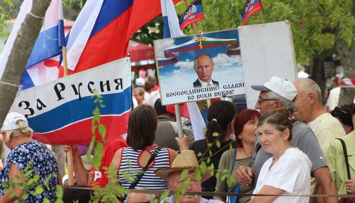 Путинофили, които се изсулват от моралната позиция и се самолишават от елементарна емпатия към страданието на милиони убивани и прокудени Путинофили, които се изсулват от моралната позиция и се самолишават от елементарна емпатия към страданието на милиони убивани и прокудени