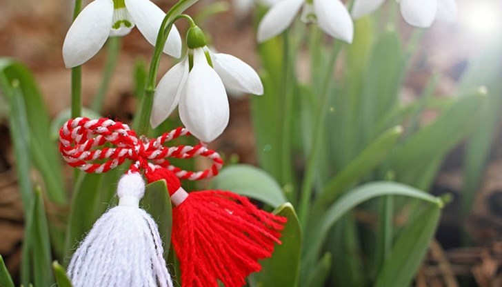 Празникът на Баба Марта в българските традиции е символ на пролетта и носи пожелание за здраве и плодородие в началото на новия цикъл в природата
