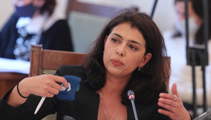 Според нея в България няма работещи процедури и механизми за посрещане на бежанци