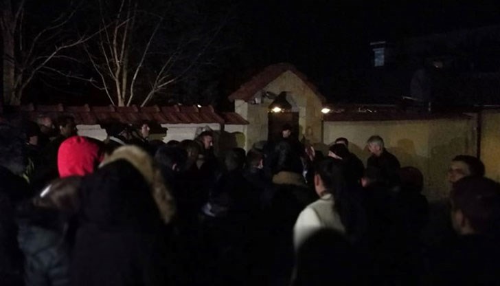 10 полицаи са влезли в дома на бившия премиер и лидер на ГЕРБ