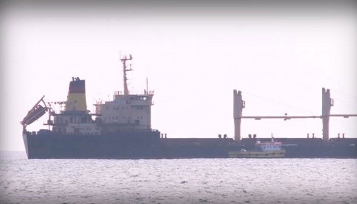 Екипажът не може да бъде евакуиран, тъй като Русия не допуска кораби в Азовско море, пристанището е затворено от украинските власти, а подходният канал е миниран