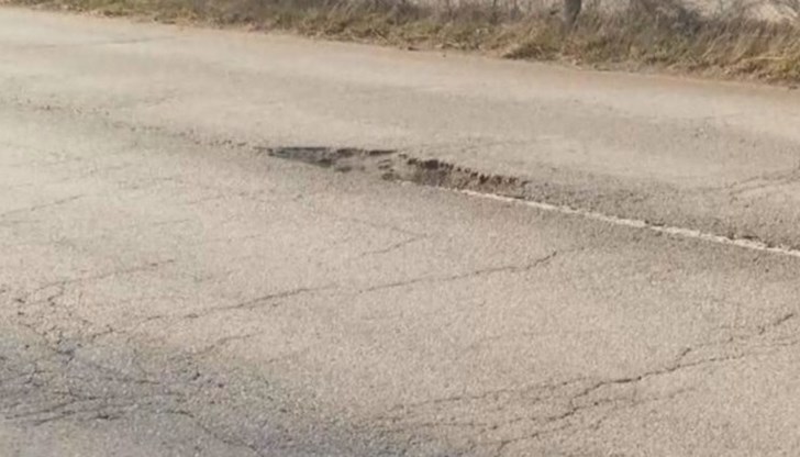 Гроздан Караджов обеща, че следващите 3 дни всички дупки по тази отсечка да бъдат запълнени Гроздан Караджов обеща, че следващите 3 дни всички дупки по тази отсечка да бъдат запълнени