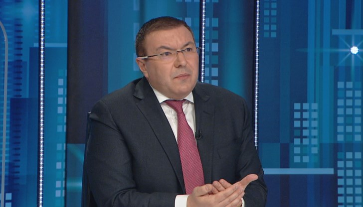 Ангелов каза, че премиерът Кирил Петков е единственият имунизиран срещу правораздаването, въпреки че е нарушил основния закон - Конституцията Ангелов каза, че премиерът Кирил Петков е единственият имунизиран срещу правораздаването, въпреки че е нарушил основния закон - Конституцията