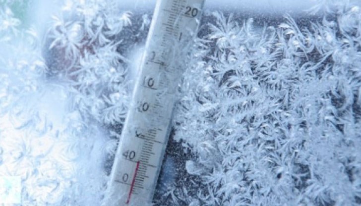 Преобладаващите минимални температури ще бъдат между минус 10° и минус 5°, на места в котловините и в Северна България до минус 12°