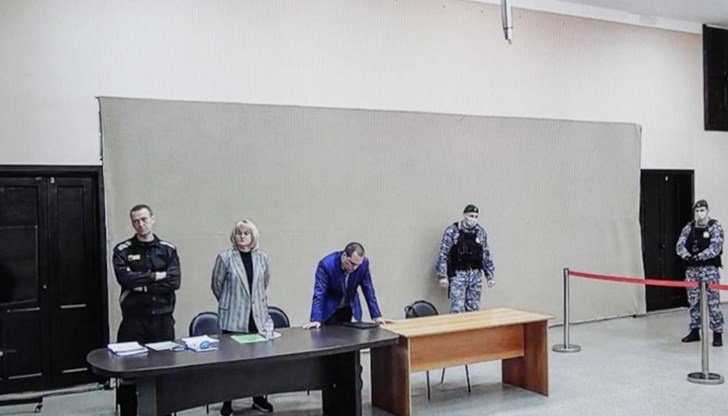 Олга Михайлова и Вадим Кобзев бяха задържани точно пред затвора на Навални в град Покров край Москва