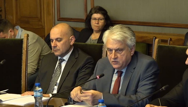 Моята студентка Десислава Атанасова започна да ми чете лекции, обясни Бойко Рашков