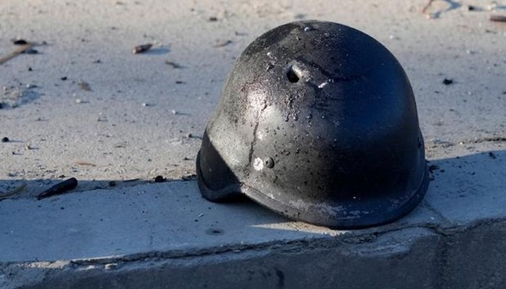 На думи подкрепя Украйна, но се въздържа да направи онова, което е по силите ѝ. Държи се като страхливец и подлец, но се оправдава с "висши" принципи