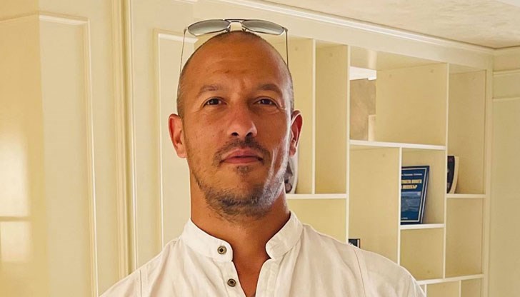 Истината убива дори и най-старите и кървави лъжи. Само времето е на нейна страна... Време, което е заплатено с кръвта на знаещите, можещите и значимите Истината убива дори и най-старите и кървави лъжи. Само времето е на нейна страна... Време, което е заплатено с кръвта на знаещите, можещите и значимите