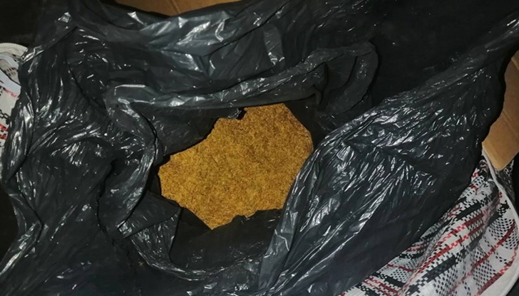 Служители на отдел „Икономическа полиция“ в ОДМВР - Варна задържа превозвач на нелегален тютюн