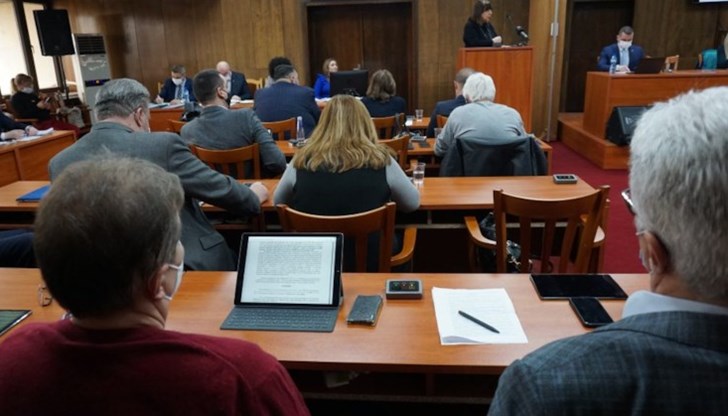 В дневния ред са включени 48 точки и към настоящия момент не са отправени питания В дневния ред са включени 48 точки и към настоящия момент не са отправени питания