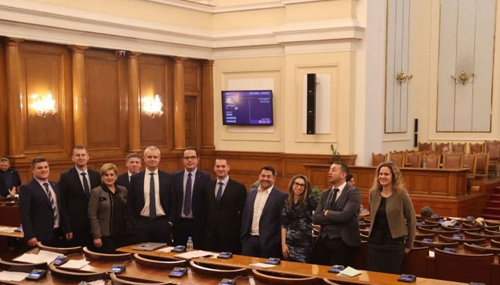 Информацията, че Костадин Костадинов е председател на проруска партия в България е фалшива, заявиха от партията в декларация