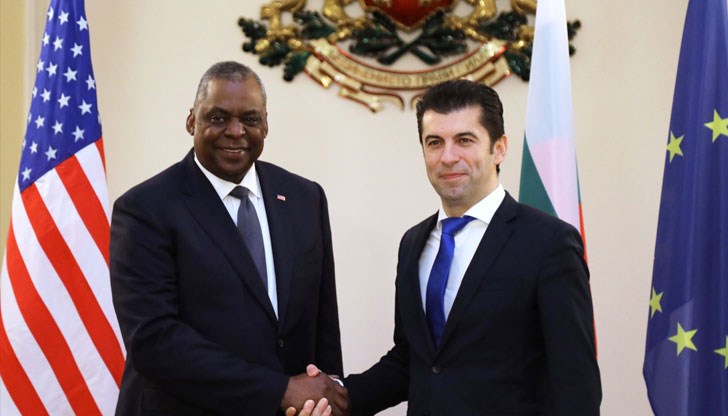 Така че никой не ни притеснява и не изисква от нас да доставяме оръжия за Украйна, смята бившият зам.-министър на отбраната Така че никой не ни притеснява и не изисква от нас да доставяме оръжия за Украйна, смята бившият зам.-министър на отбраната