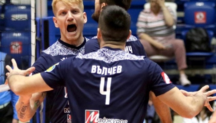 Волейболистите на Дея спорт (Бургас) постигнаха 15-а победа в първенството при мъжете - Супер Волей Волейболистите на Дея спорт (Бургас) постигнаха 15-а победа в първенството при мъжете - Супер Волей