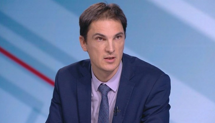 Александър Дунчев  каза, че ще продължат да изваждат имена всеки ден, както и скандални факти