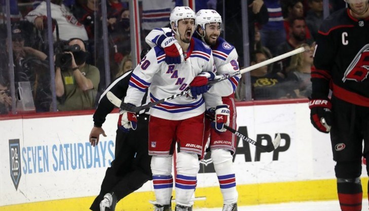 Георгиев, който започна като титуляр на вратата на Рейнджърс едва за втори път в последните пет мача, постигна първа победа при гостуване от 8 януари насам Георгиев, който започна като титуляр на вратата на Рейнджърс едва за втори път в последните пет мача, постигна първа победа при гостуване от 8 януари насам